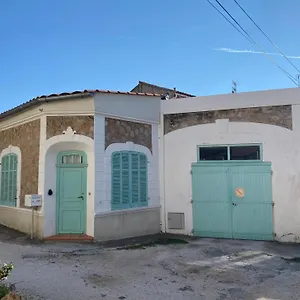 Studio Climatisé Avec Parking Et Proche De La Mer Carqueiranne